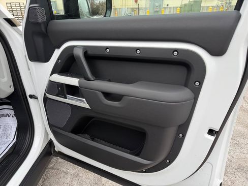 Used 2024 Land Rover Defender 110 S image 21