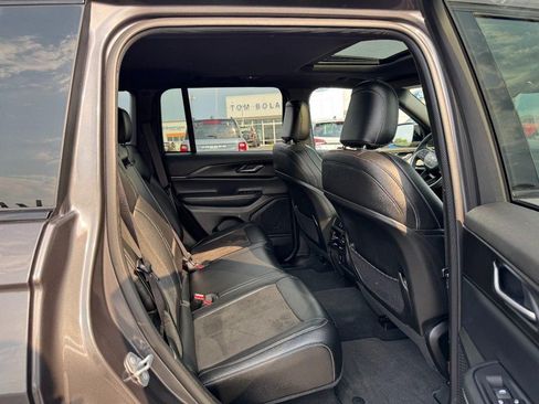 Used 2023 Jeep Grand Cherokee Altitude AWD/4WD image 10