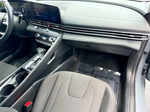 Used 2023 Hyundai Elantra SEL w/ Convenience Package image 27
