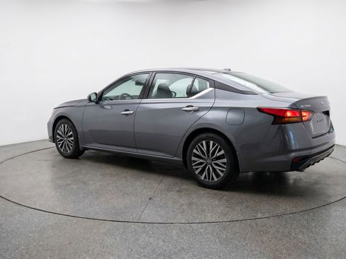 Used 2025 Nissan Altima 2.5 SV FWD image 6