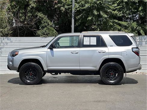 Used 2019 Toyota 4Runner SR5 AWD/4WD image 13