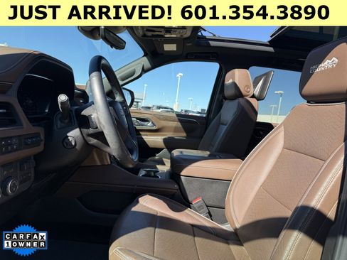 Used 2024 Chevrolet Tahoe High Country image 3