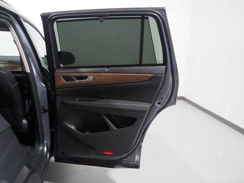 Used 2025 Volkswagen Atlas SE w/ Panoramic Sunroof Package FWD image 56