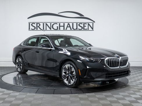 New 2026 BMW 530i xDrive w/ Premium Package image 3