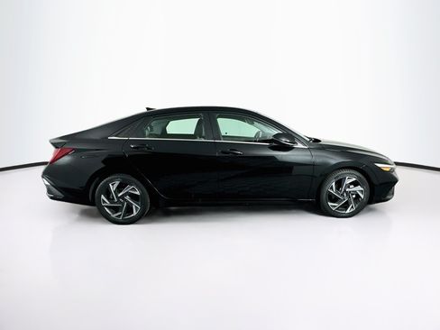 Used 2024 Hyundai Elantra Limited FWD image 10