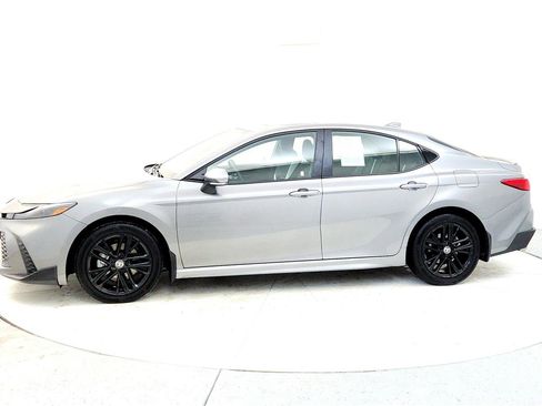 Certified 2025 Toyota Camry SE image 3