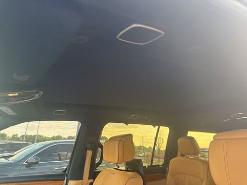 Used 2022 Jeep Grand Wagoneer Series III w/ Rear Seat Video Group 1 image 9