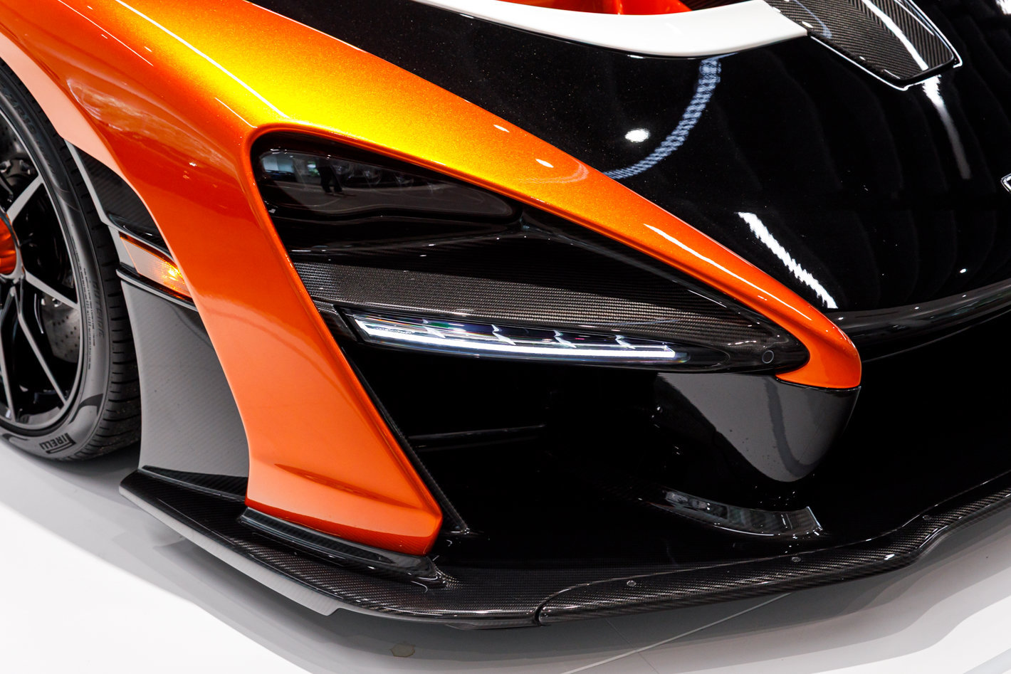Used 2019 McLaren Senna RWD image 21