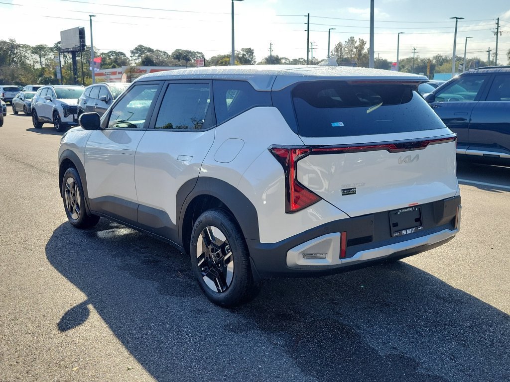 New 2027 Kia Seltos LX FWD image 4