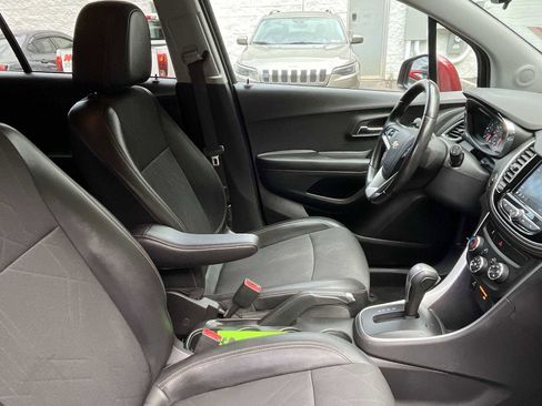 Used 2021 Chevrolet Trax LT w/ Sport Edition image 25