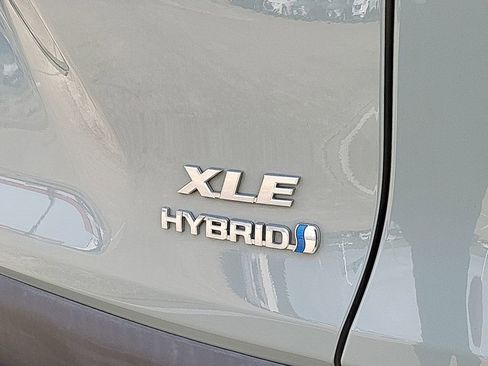 Used 2022 Toyota RAV4 XLE w/ Convenience Package image 31