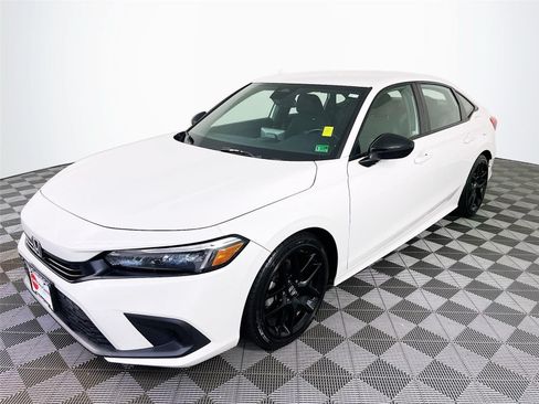 Used 2023 Honda Civic Sport image 3