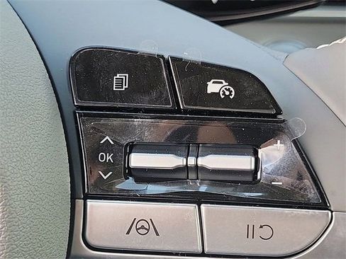 New 2025 Hyundai Elantra SEL FWD image 9