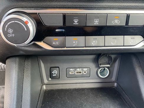 Used 2025 Nissan Sentra SV FWD image 23