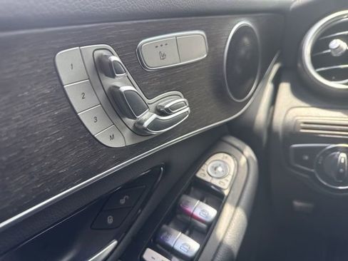 Used 2020 Mercedes-Benz GLC 300 image 2
