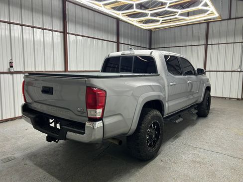 Used 2017 Toyota Tacoma SR5 w/ Tow Package RWD image 7