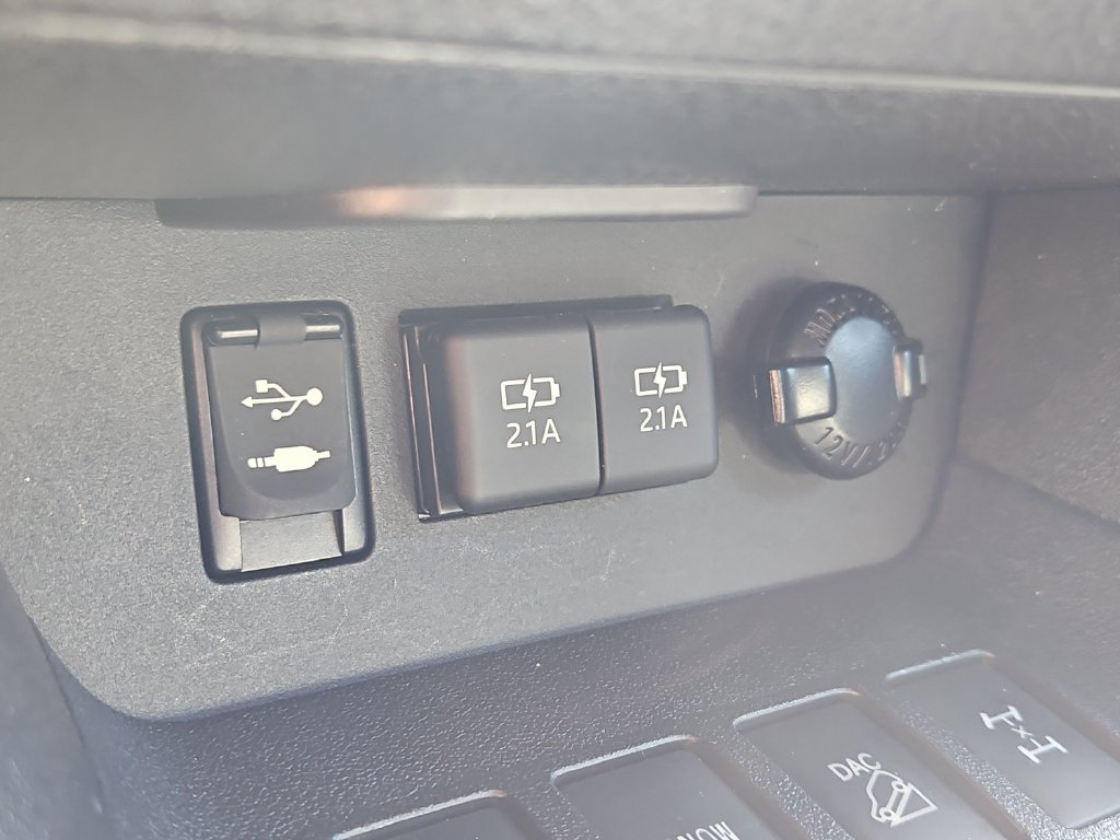 Used 2019 Toyota Highlander SE AWD/4WD image 18