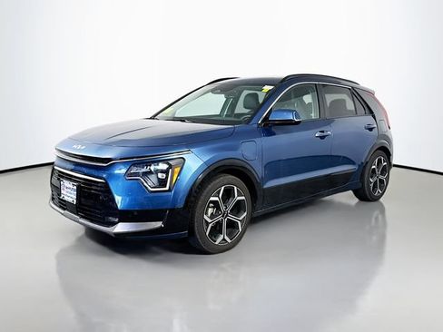 Used 2023 Kia Niro SX Touring FWD image 2