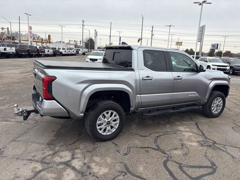 Used 2025 Toyota Tacoma SR5 image 4