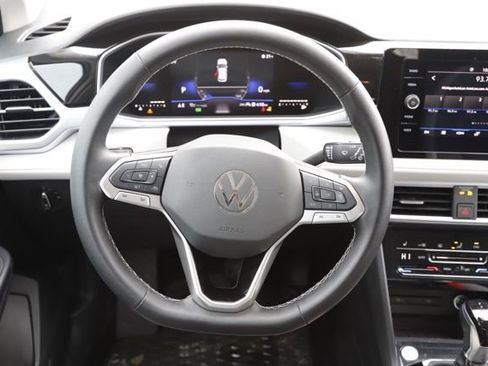 Used 2025 Volkswagen Taos SE w/ Black Wheel Package FWD image 17