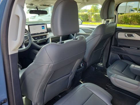 Certified 2025 Ford Explorer Active w/ Active Comfort Package AWD/4WD image 11