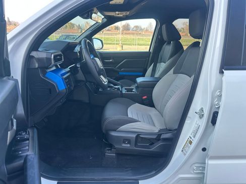 Used 2025 Toyota Tacoma TRD Off-Road image 27