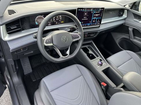 New 2026 Volkswagen Tiguan SE image 10