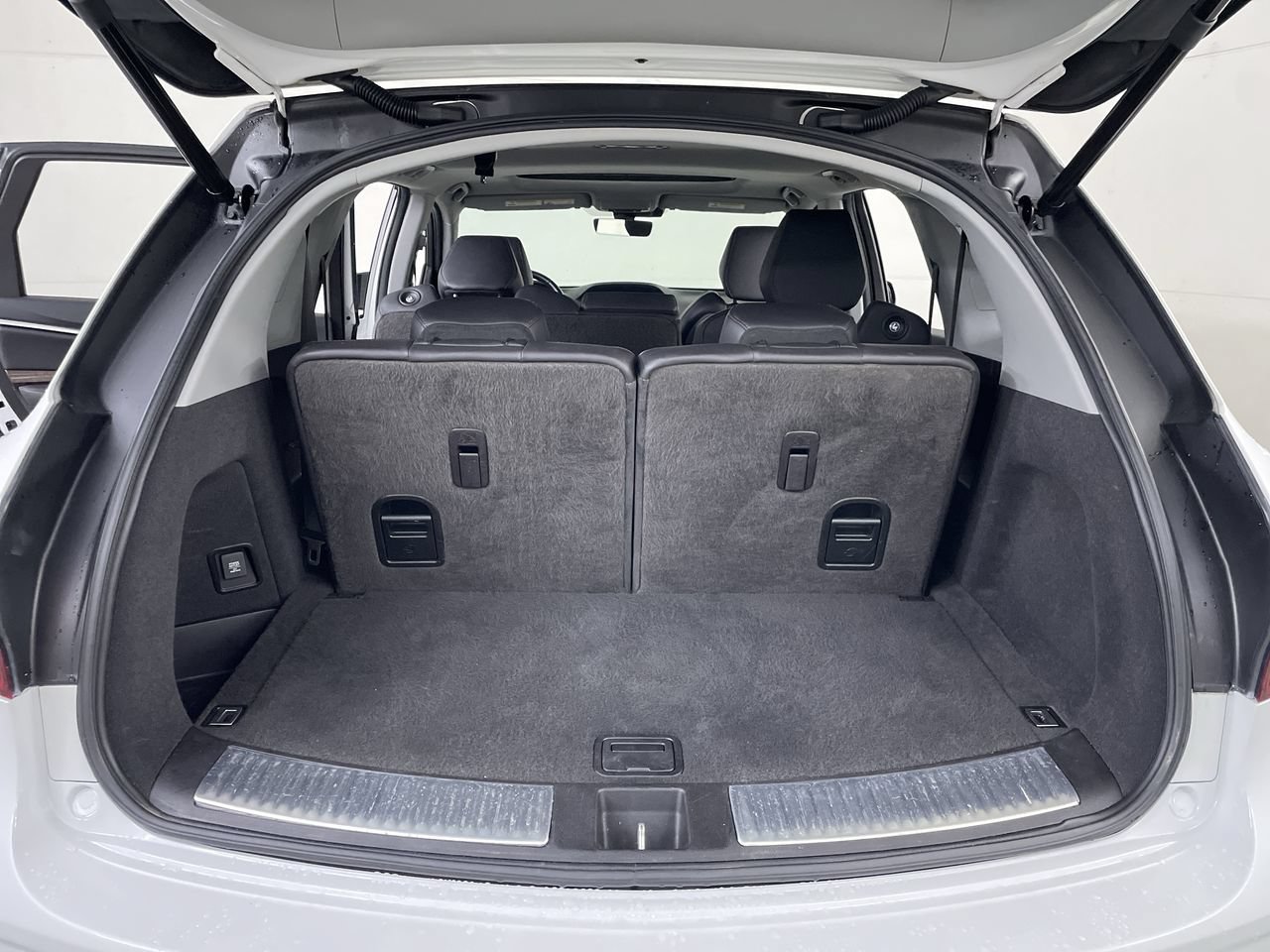 Used 2020 Acura MDX SH-AWD image 25