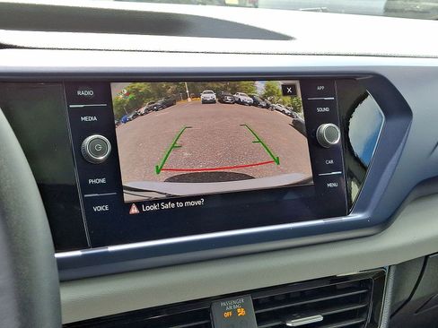 Used 2022 Volkswagen Taos SE w/ Panoramic Sunroof Package FWD image 21
