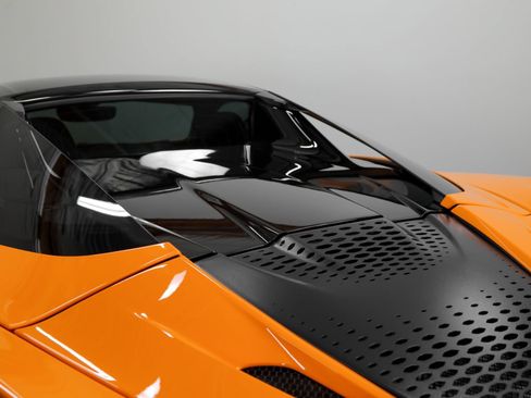 Used 2026 McLaren 750S Spider RWD image 25