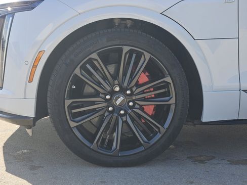 New 2026 Cadillac Lyriq V w/ Exterior Carbon Fiber Package AWD/4WD image 7