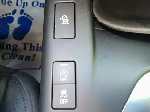 Used 2018 Jaguar E-PACE S image 34