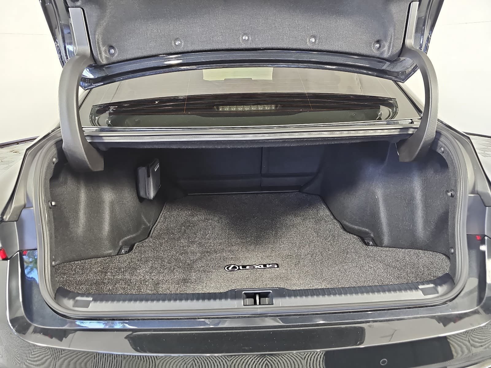 Used 2022 Lexus IS 350 F Sport RWD image 12