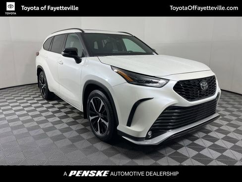 Used 2021 Toyota Highlander XSE image 17