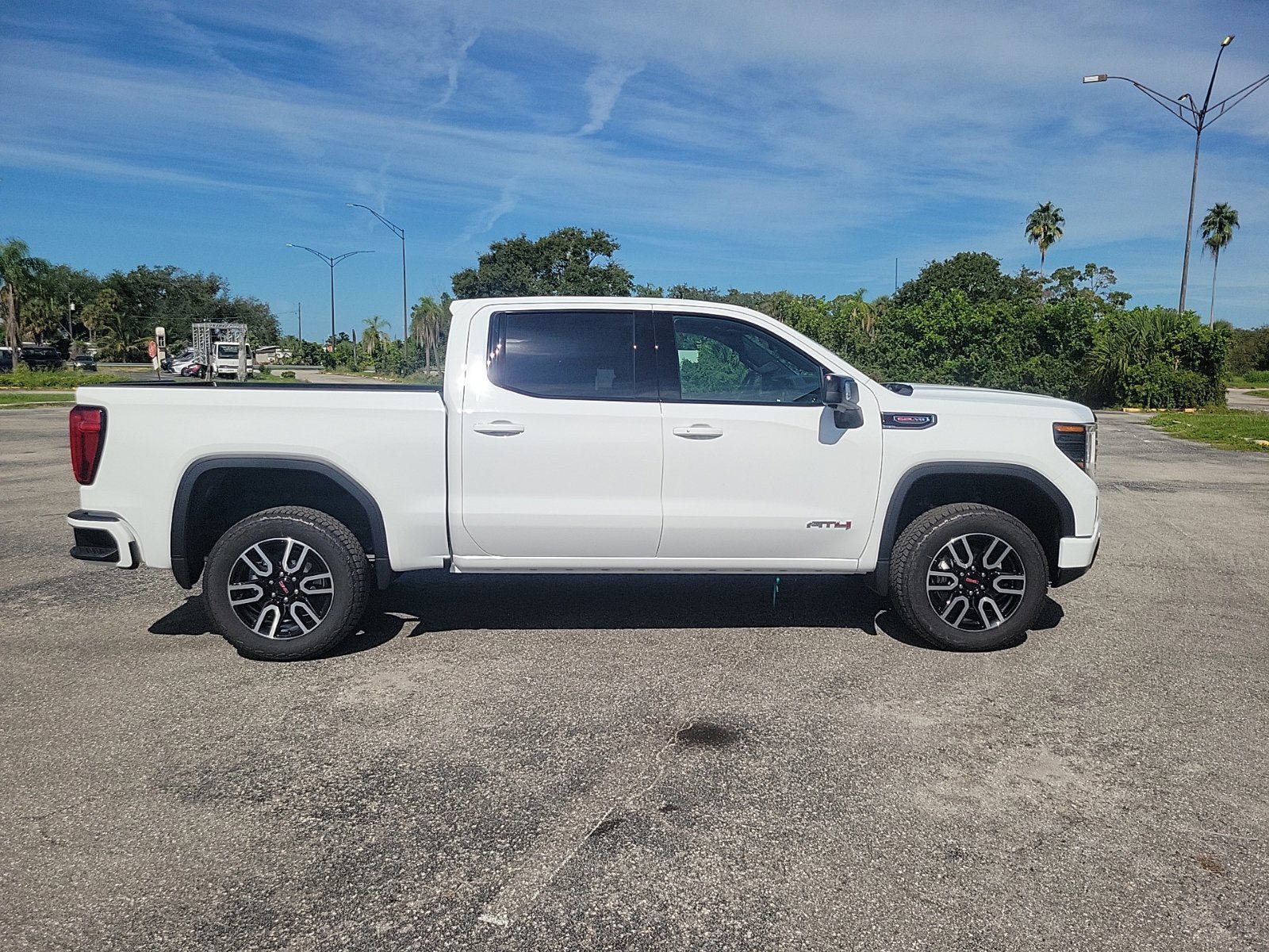New 2026 GMC Sierra 1500 AT4 w/ Technology Package AWD/4WD image 4