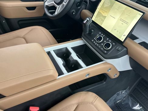 New 2026 Land Rover Defender 110 X-Dynamic SE image 26