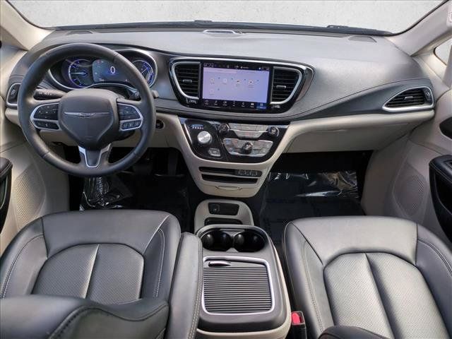 Used 2024 Chrysler Pacifica Limited FWD image 17
