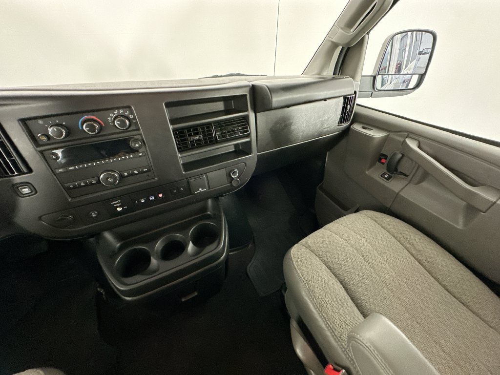 Used 2025 Chevrolet Express 3500 LT w/ LT Preferred Equipment Group RWD image 11