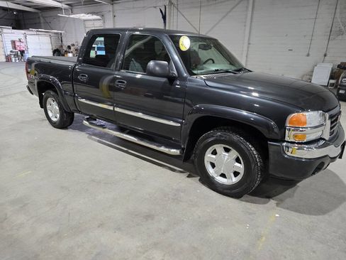 Used 2005 GMC Sierra 1500 SLE w/ Off-Road Package image 20