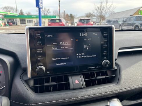 Used 2021 Toyota RAV4 XLE image 20