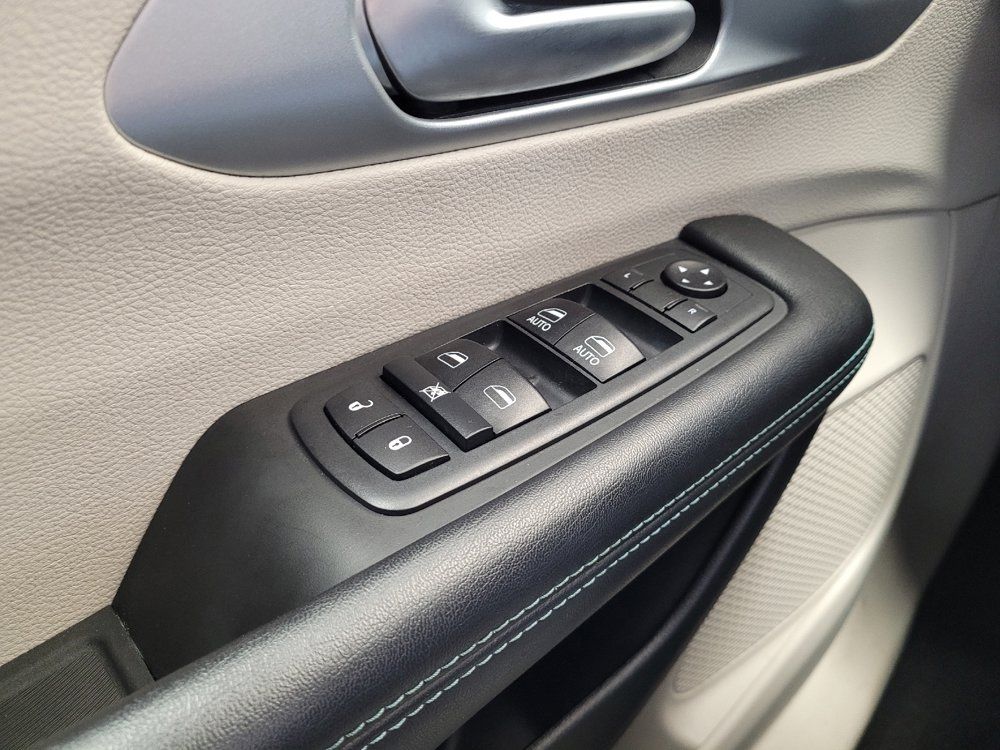 Used 2018 Chrysler Pacifica Touring Plus FWD image 27