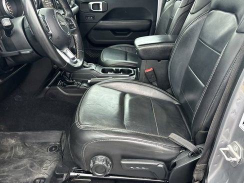 Used 2018 Jeep Wrangler Unlimited Sahara image 10