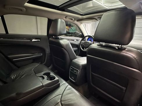 Used 2016 Chrysler 300 Limited image 30