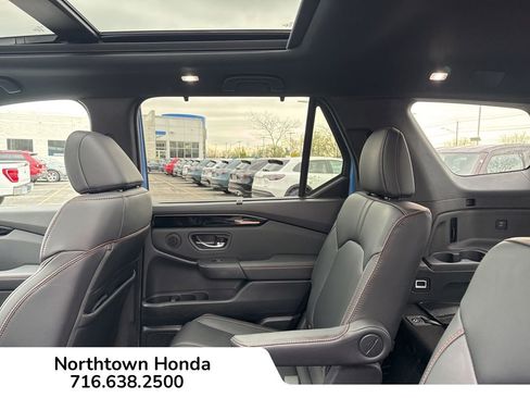 Used 2025 Honda Pilot TrailSport image 21
