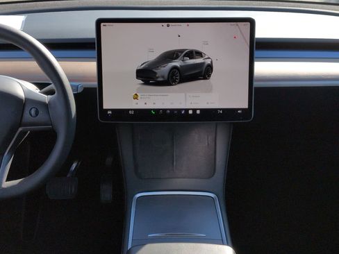 Used 2023 Tesla Model Y Long Range image 28