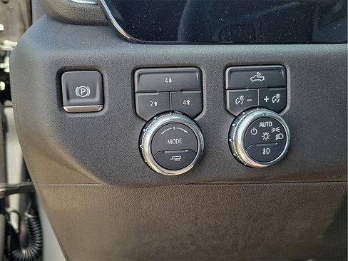 Used 2025 GMC Sierra 2500 SLE w/ SLE Value Package; image 17