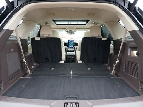 Used 2022 Ford Explorer Platinum image 31