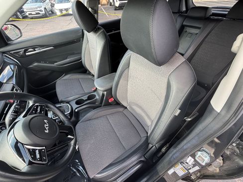 Used 2025 Kia Seltos S image 35