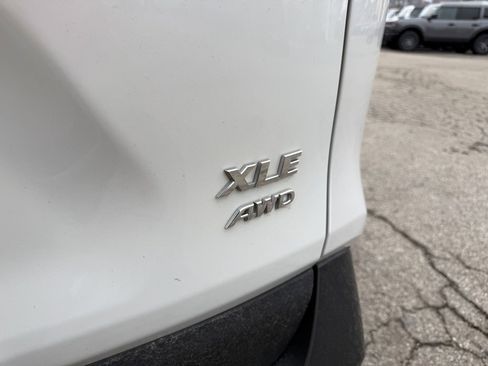 Used 2023 Toyota RAV4 XLE Premium image 9