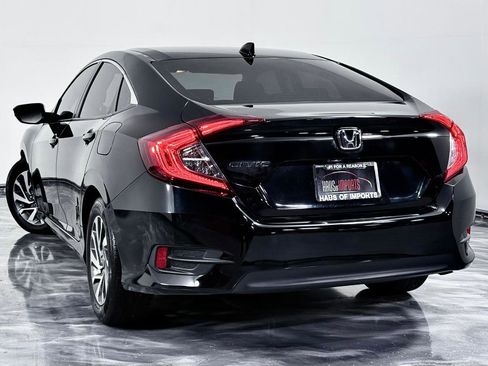 Used 2018 Honda Civic EX image 9